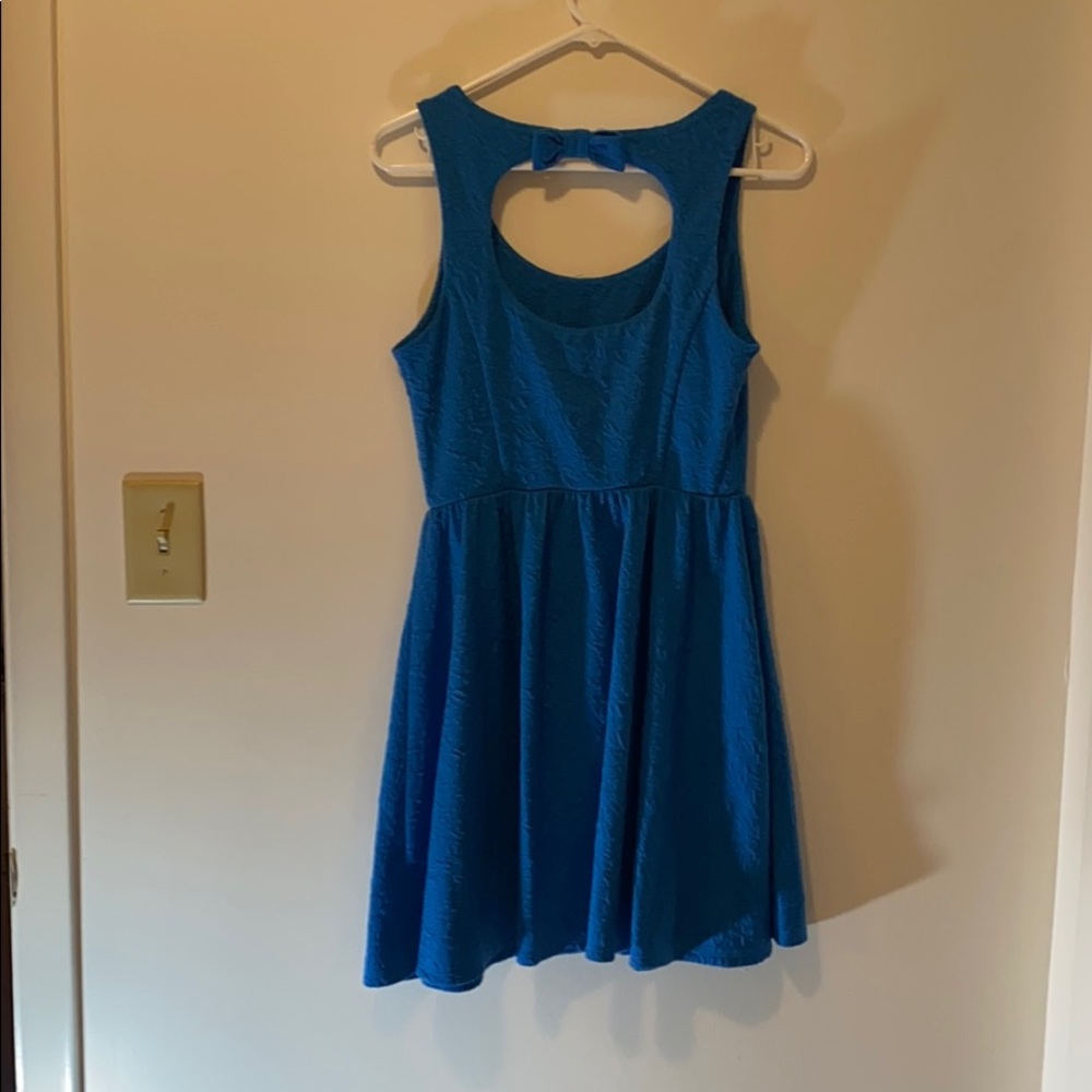 Dress - Picture 3 of 4